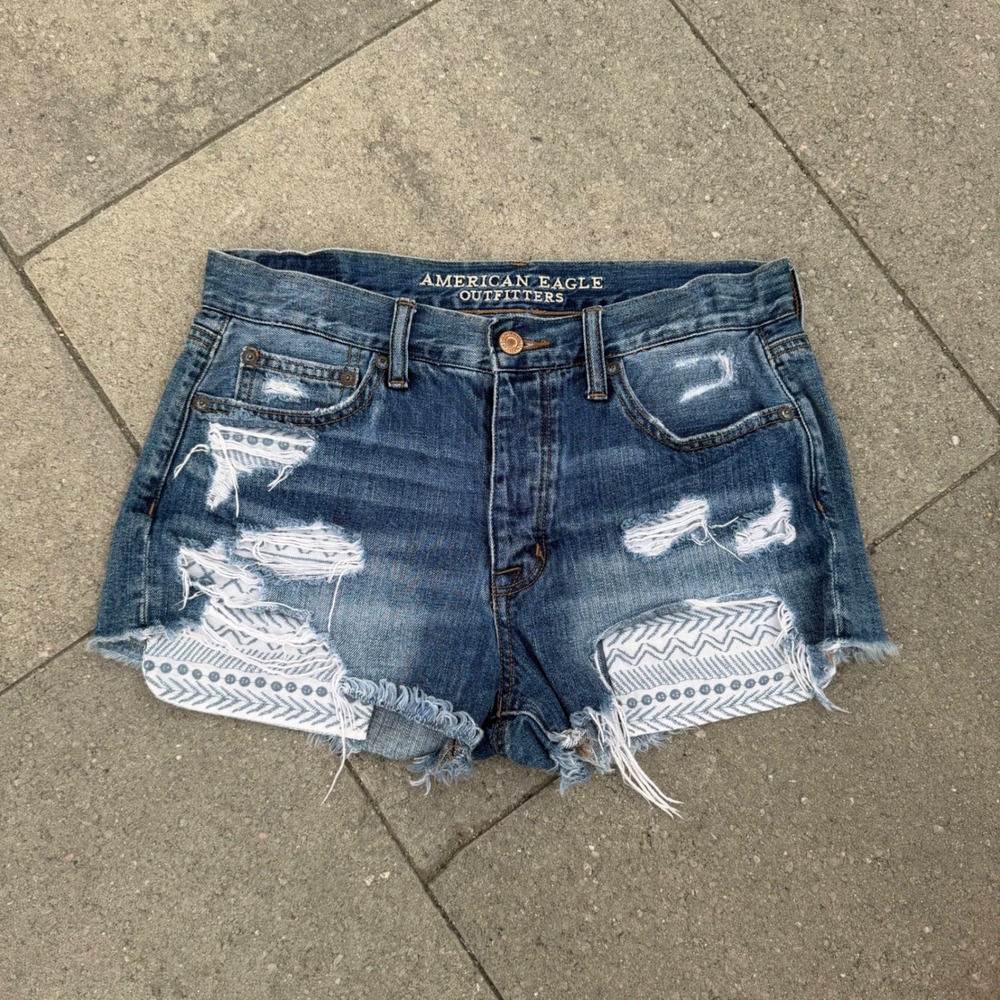 American Eagle Hi-Rise Festival Distressed Denim Shorts Patterned Pockets Size 4